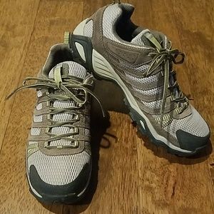 Columbia waterproof hiking sneakers